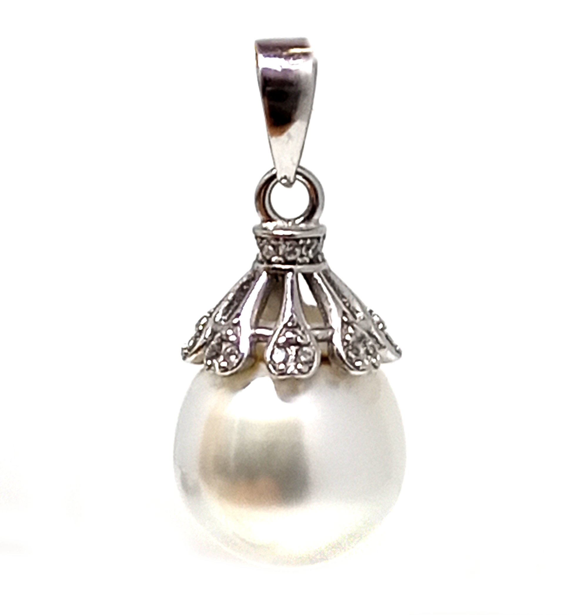 White South Seas Roundish Pearl Pendant